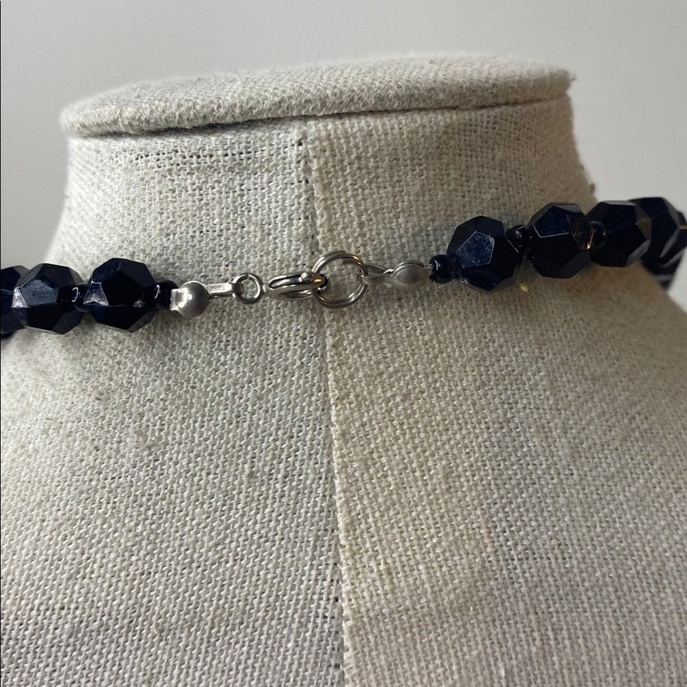 Black beaded necklace - Picture 2 of 3